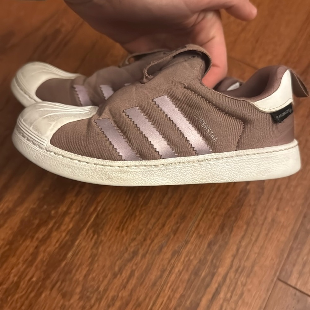 Adidas superstar girls toddler size 10 fantastic condition